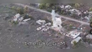 🇷🇺Артиллеристы 3-й ОА "Южной" не дают ВСУ даже чихнуть💥
🇺🇦Блиндажи и опорники круглосуточно…🔽