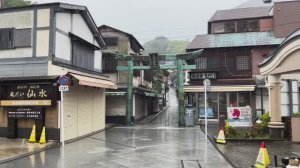 Эносима под проливным дождем Ранняя утренняя прогулка, Япония [4K HDR]