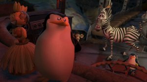 Пингвины сносят плотину Отрывок  из мультфильма Мадагаскар 2