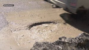 Дороги с выбоинами: в Барнауле замеряют глубину ям