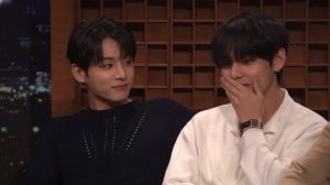 🍿Тэхён вспомнил, как Чонгук его «поцеловал»… реакцию ведущего теперь все обсуждают!