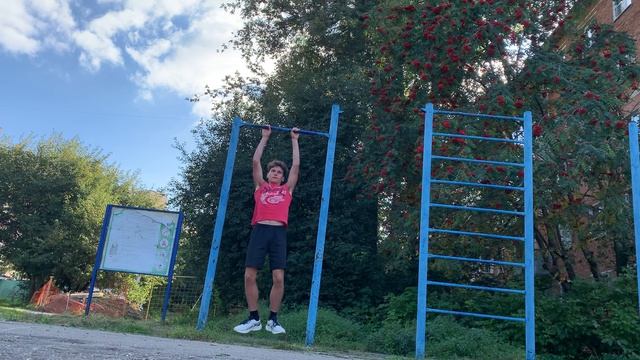 俄罗斯男子通过做引体向上来提升自己的机器学习技能 || 让我们一起努力吧 :)