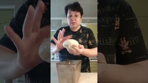 Тесто отправила в форму 🍞Посеяла 🌺 Частично пересадила помидорки 🍅