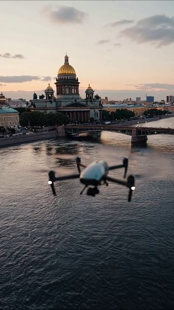 Тени над городом: когда надежда уходит на дно #печаль #город #дрон