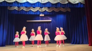 "Хлопайте в ладоши"младшая вокальная группа