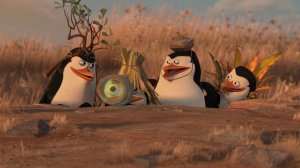 Операция Ловушка для туристов (туристы сбивают пингвина Прапора) отрывок из мультфильма Мадагаскар 2