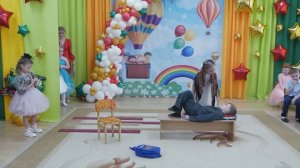 Весёлая сценка на выпускном в детком саду