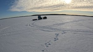 Весенняя рыбалка. Мотобуксировщики тонут. Прячемся от пурги.