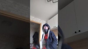 Человек паук танцует