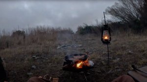 Рыбалка и приготовление стейков на берегу реки