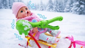 Кукла Беби Бон Эмили съела снег и заболела!