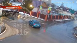 ДТП со скорой в Менделеевске: машина перевернулась, пострадали три человека