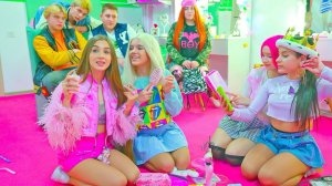 ЧЕРЛИДЕРШИ  BUNNY УСТРАИВАЮТ ВЕЧЕРИНКУ В ДОМЕ LADY BUNNY!!! СЧАСТЛИВЫЙ БИЛЕТ РЕШАЕТ КОГО ПРИГЛАСЯТ!