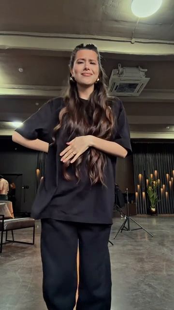 Задний фон как всегда интереснее)) Дима блин  10AGE & Анет Сай - Любовь за деньги (27.03) #анетсай