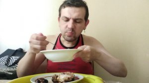 Обжор мукбанг куриные бедра в сметане с ракушками