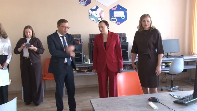 Уральский алюминиевый завод помогает каменским школьникам определиться в выборе профессии.