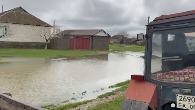 Галип Галипов приехал в село Новый Цилитль на тракторе