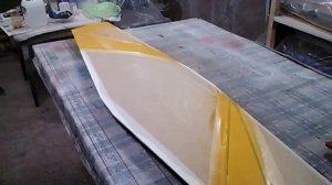 №40- Покрасил крыло жёлтым цветом.