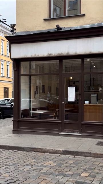 Закрытый мир: когда надежды остаются за окнами #одиночество #потеря #грусть