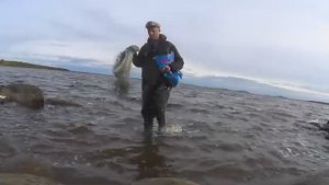 НА МОРЕ ТАК ТОЖЕ РЫБАЧАТ! ДВУХЧАСОВАЯ РЫБАЛКА!!!