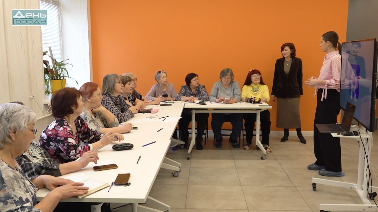 Более 100 пенсионеров посетили курсы «Серебряный хакер» в ТОСах