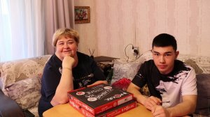 Мукбанг  / Заказали роллы и пиццу/.