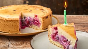 Пирог с черникой и вишней