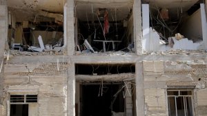 Жизнь вопреки войне: в Тегеране работают кафе, открыты магазины, люди ходят в мечети