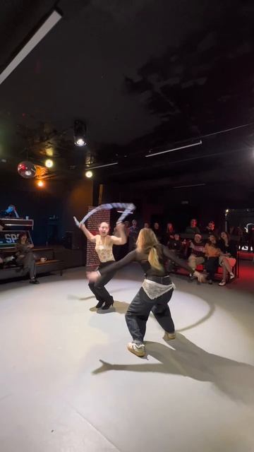 28 февраля наш педагог Кира Калмазова приняла участие в мероприятии ДВИЖ BATTLE и стала победителем!