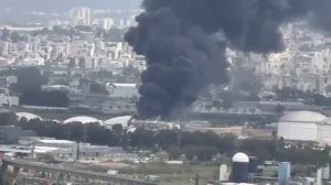 🇮🇱🔥В Хайфе опять прилет по НПЗ - иранские ракеты поразили нефтяной резервуар…🔽