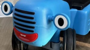 едет едет трактор синий трактор и друг самолётик.