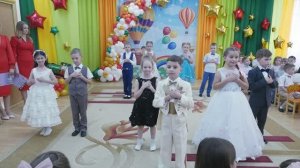 Красивый дошкольный вальс на выпускном в детском саду.