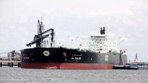 ‼️🇮🇷🔥Иран продолжает охоту на танкеры 

▪️Нефтяной танкер поражен ударом и пылает у берегов ОАЭ,