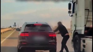 Вот как надо спасать водителя фуры из цепких лап ТЦК и полиции!