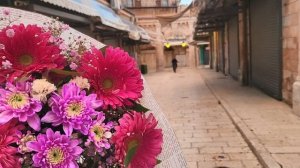 Наши цветы в Кувуклию - за закрытые двери Храма Гроба Господня