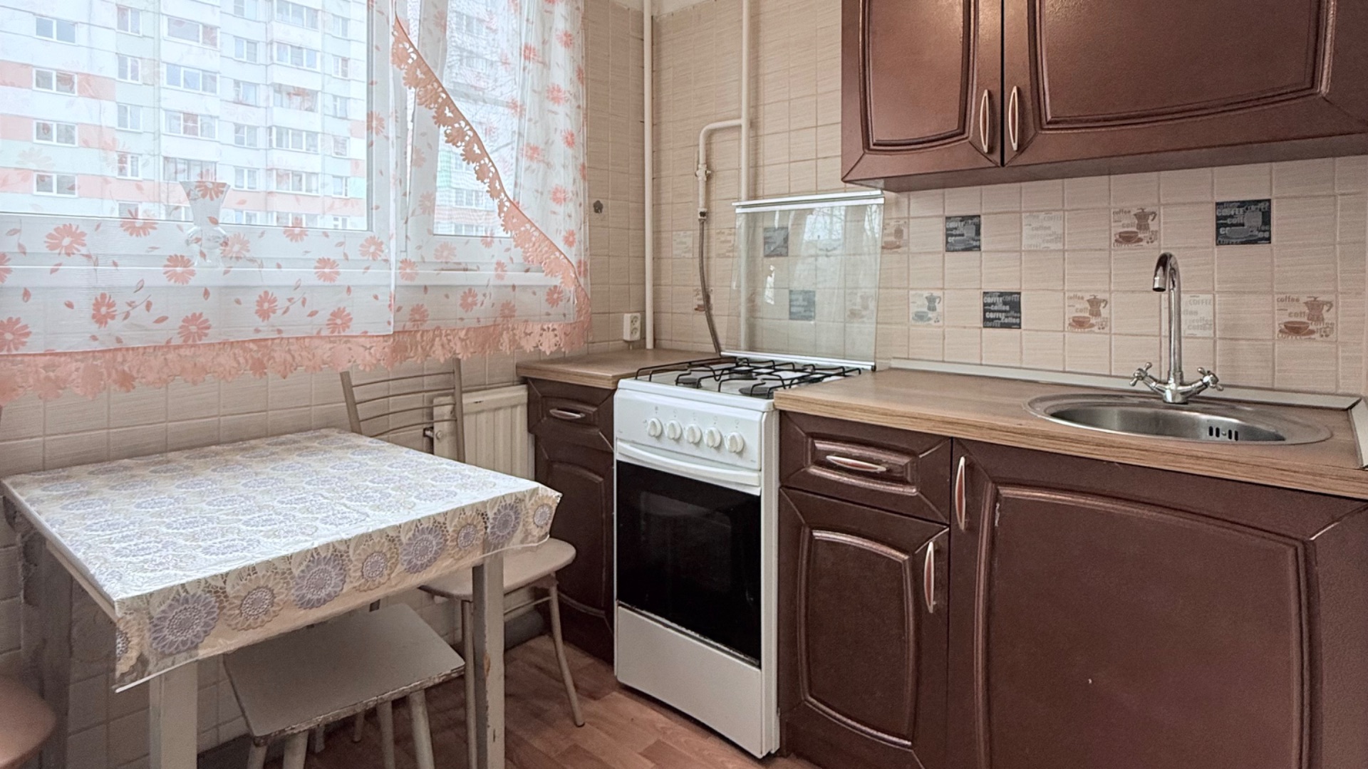 Обзор 2-к квартиры 46м2 ,улица Учительская дом 6