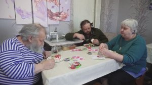 Праздник живота! Деревенские эксперты правильного питания вкусно кушают и оценивают роллы ВКУСНЯТИНА