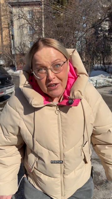 Младший брат напоил маму из лужи😬🤣