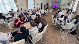 Профессии их связали