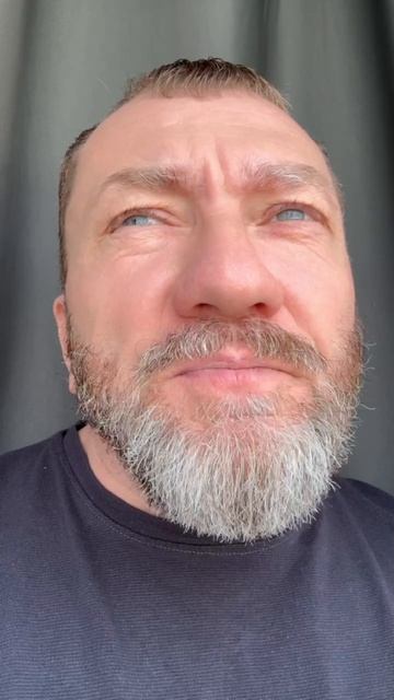 Пусть кто-нибудь разбудит скоро нас!