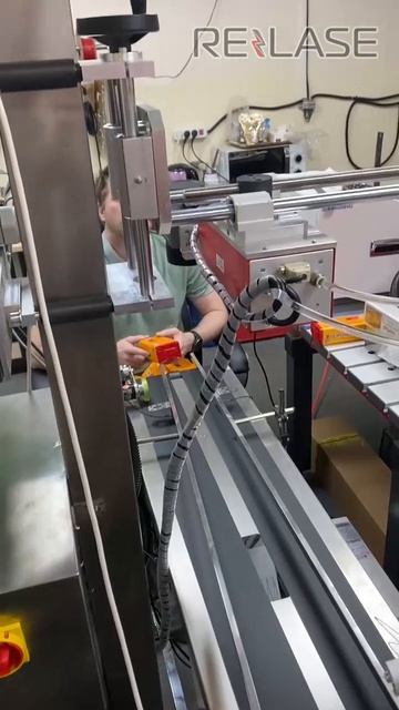 Работа лазерного станка. Маркировка печенья в системе 