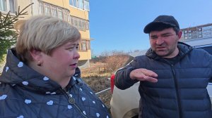 Двухкомнатные  апартаменты готовы для наших курочек. Обед на даче. Посадили зелень в теплицу.