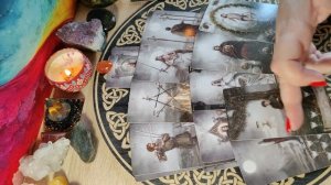 Что он скрывает 💞 таро по вариантам