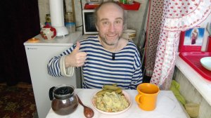 обед с Рыжулей. пюре с огурцами солёными. потянуло. мукбанг. обжор. еда на камеру. диета. шизофрения