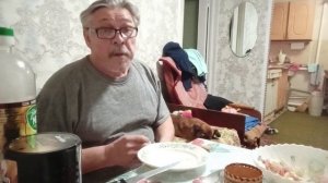 Жизнь в деревне: Вкусно кушаем. Они больные люди