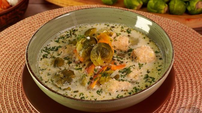 СУП ИЗ БРЮССЕЛЬСКОЙ КАПУСТЫ С ФРИКАДЕЛЬКАМИ