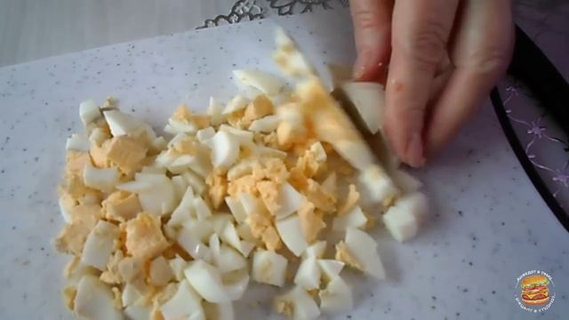 Салат с фасолью и крабовыми палочками