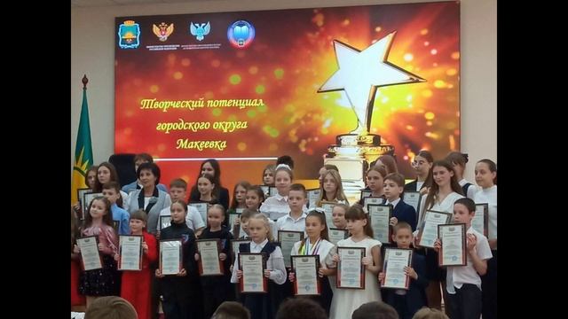 Работа с одаренными детьми в Народной вокальной студии «Родник».   Грипась Елена Васильевна