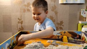 ТРАКТОРЫ. ИГРАЕМ В ПЕСОЧНИЦЕ С СЕРЁЖЕЙ