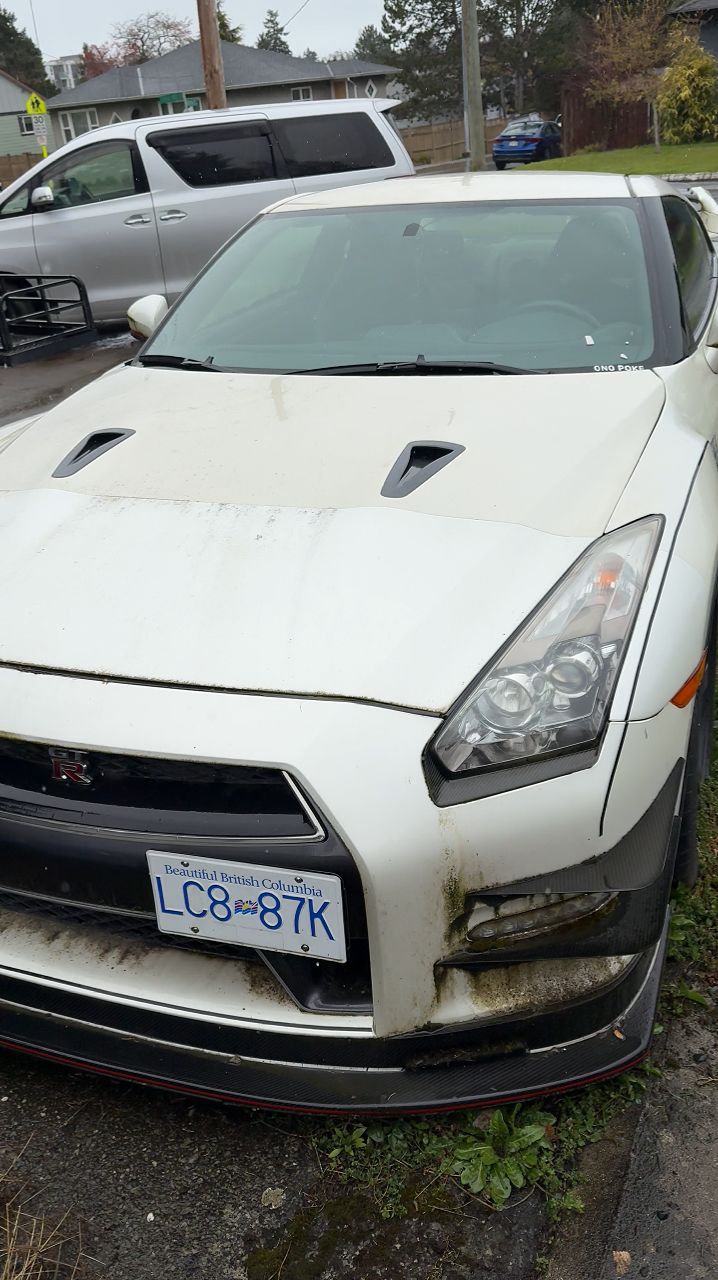 Заброшенный GT-R R 35 и Lexus IS-F в одном месте!